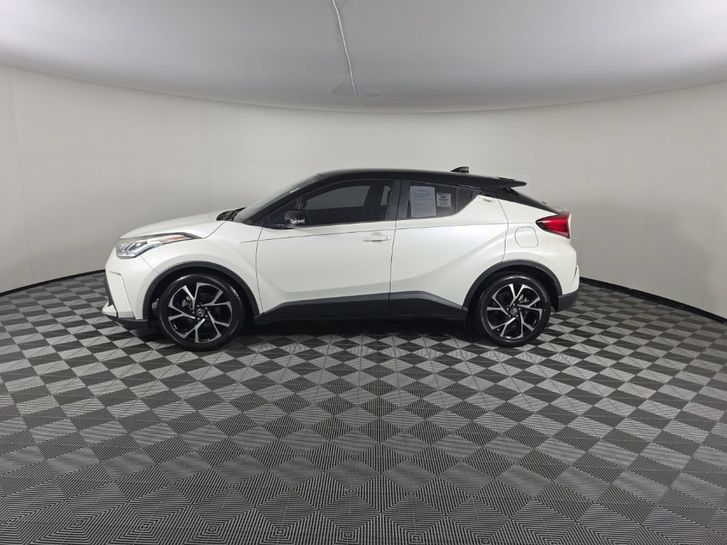 Used 2020 Toyota C-HR XLE FWD image 2
