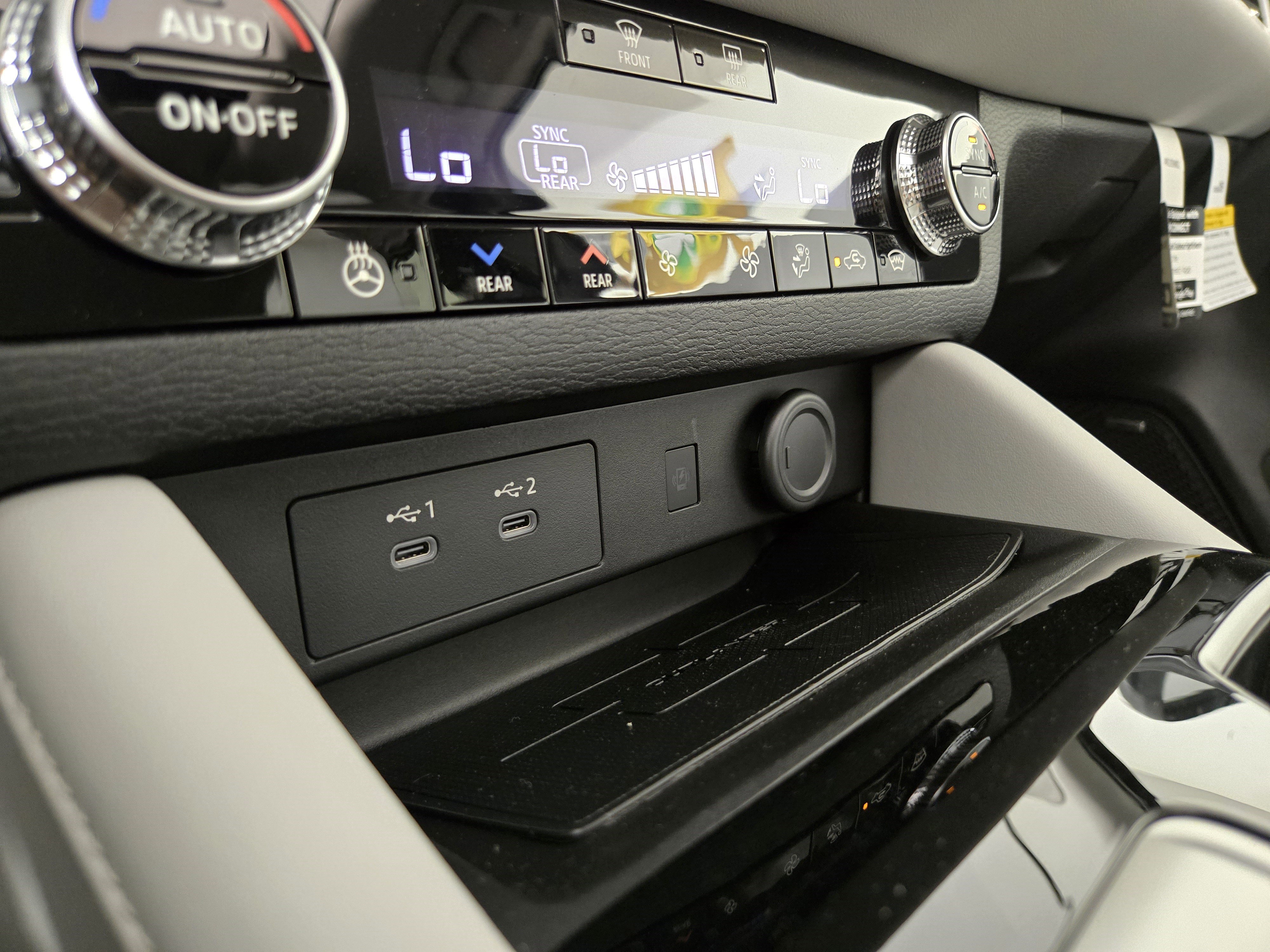 New 2025 Mitsubishi Outlander SEL image 28