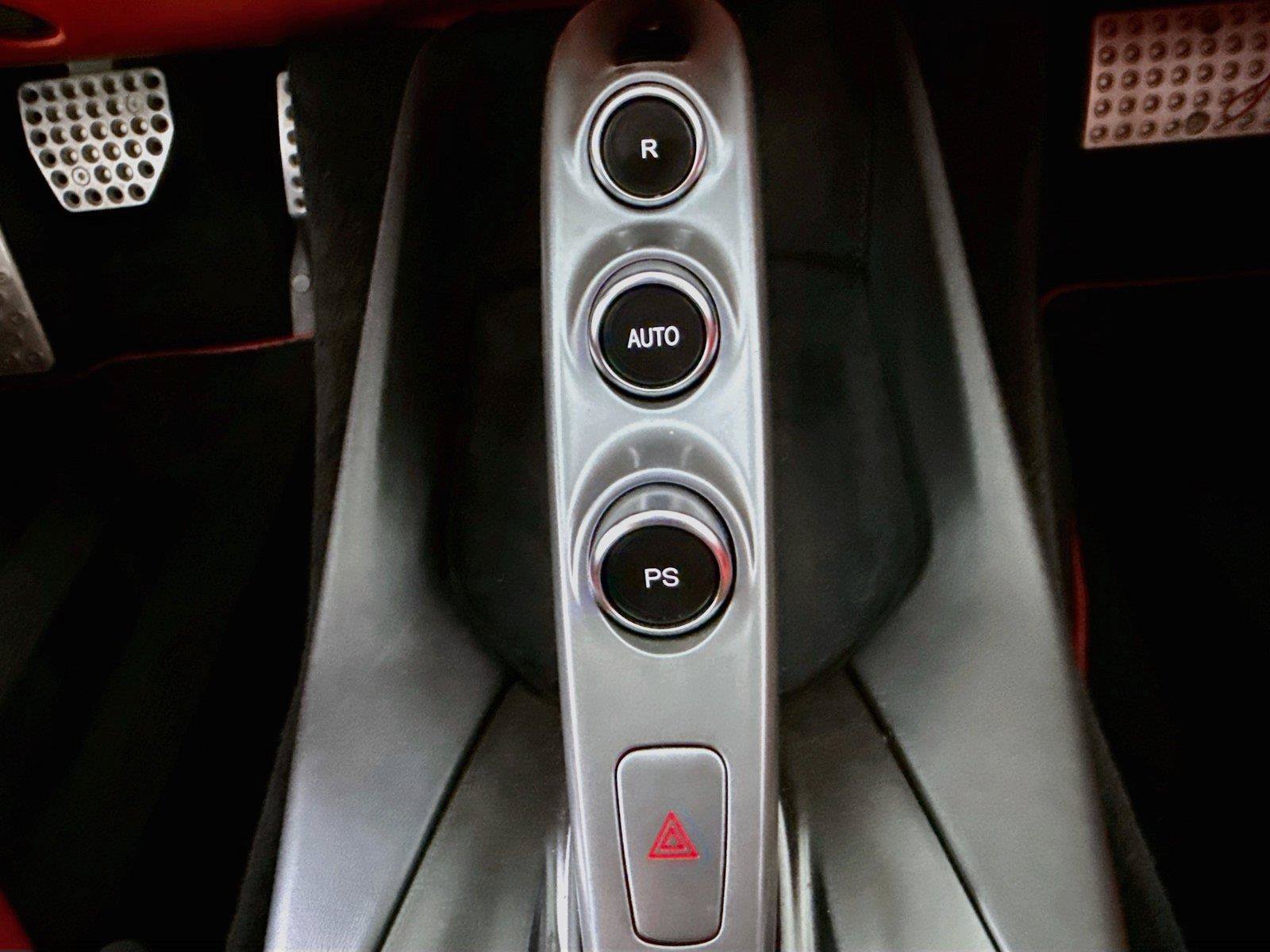 Used 2020 Ferrari 812 Superfast RWD image 18