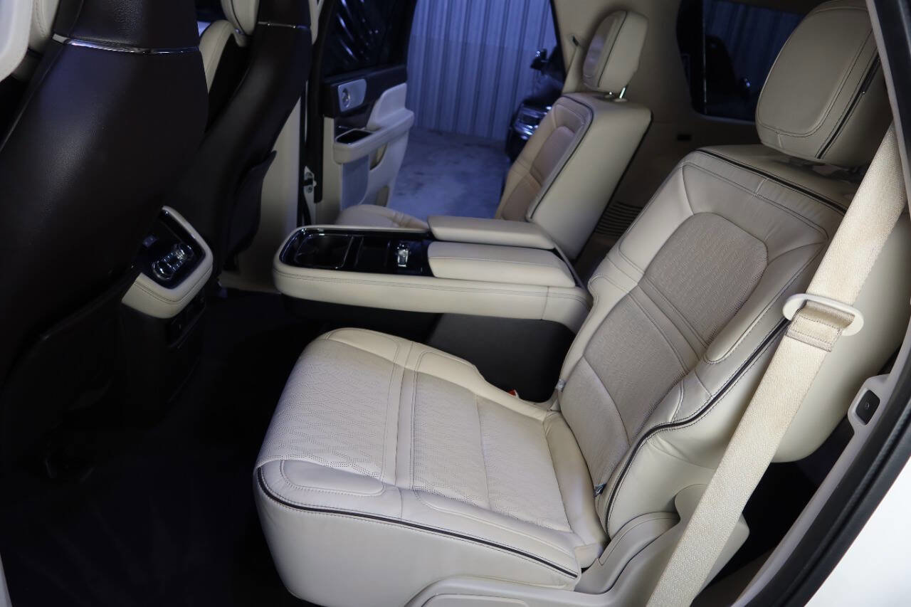 Used 2020 Lincoln Navigator Black Label w/ Cargo Convenience Package image 19