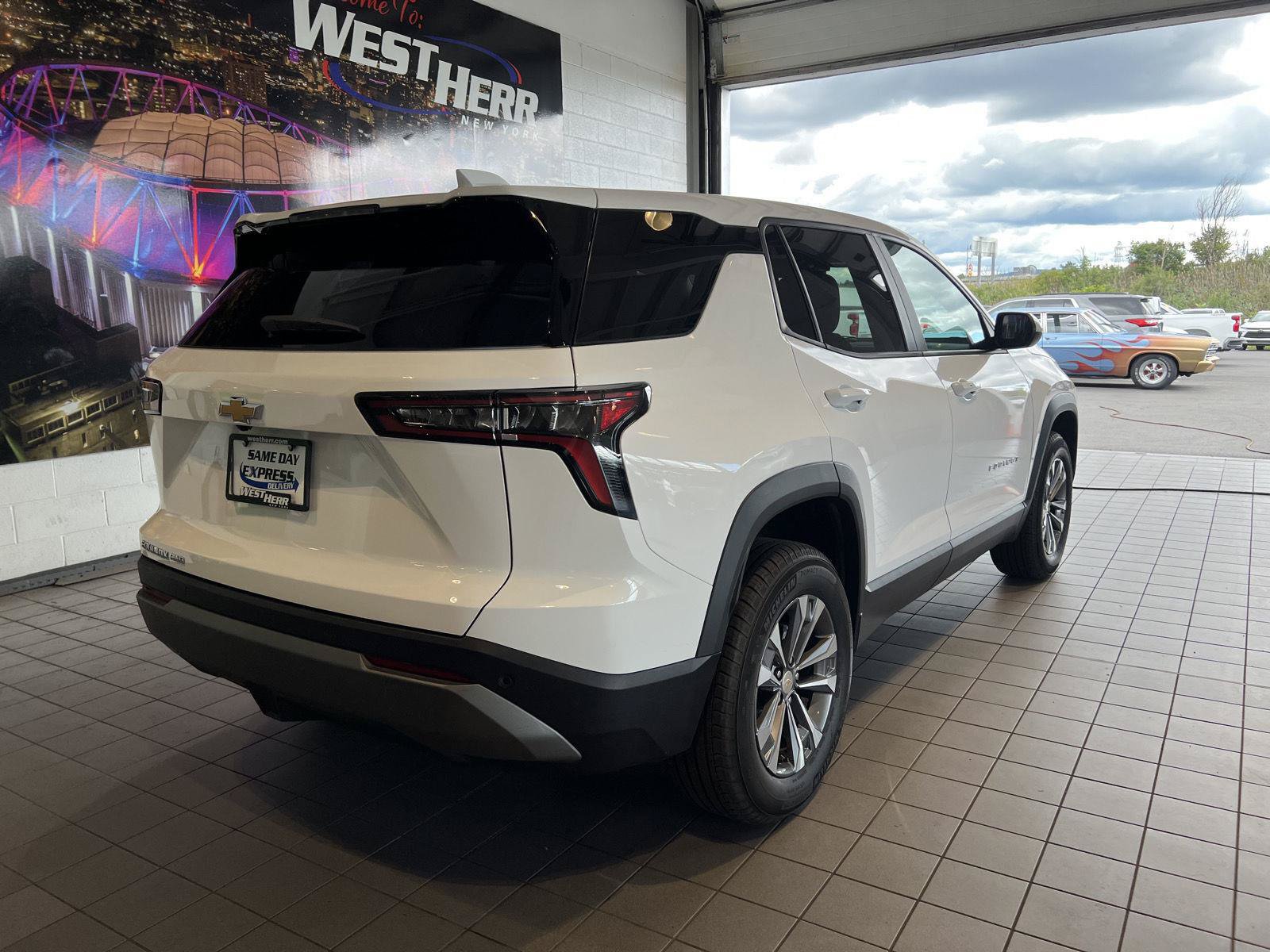 Used 2025 Chevrolet Equinox LT AWD/4WD image 7
