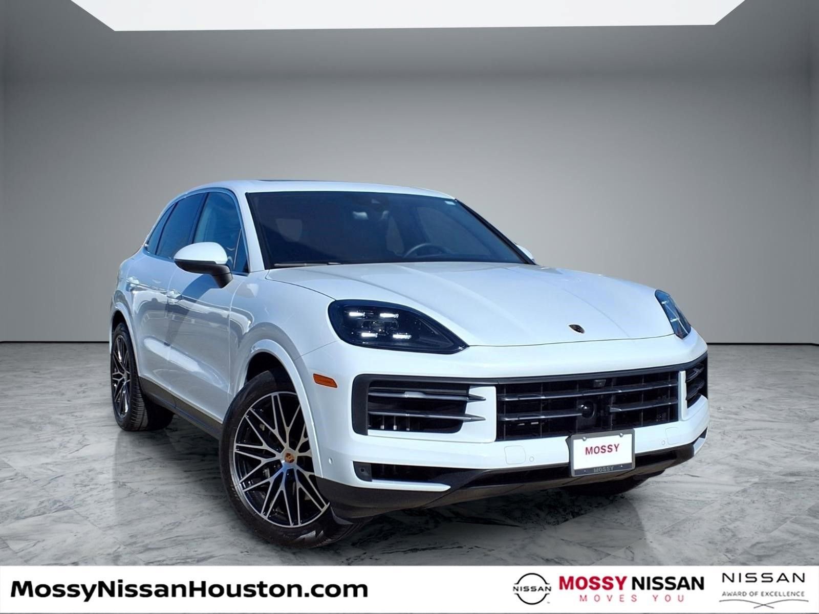 Used 2025 Porsche Cayenne image 1