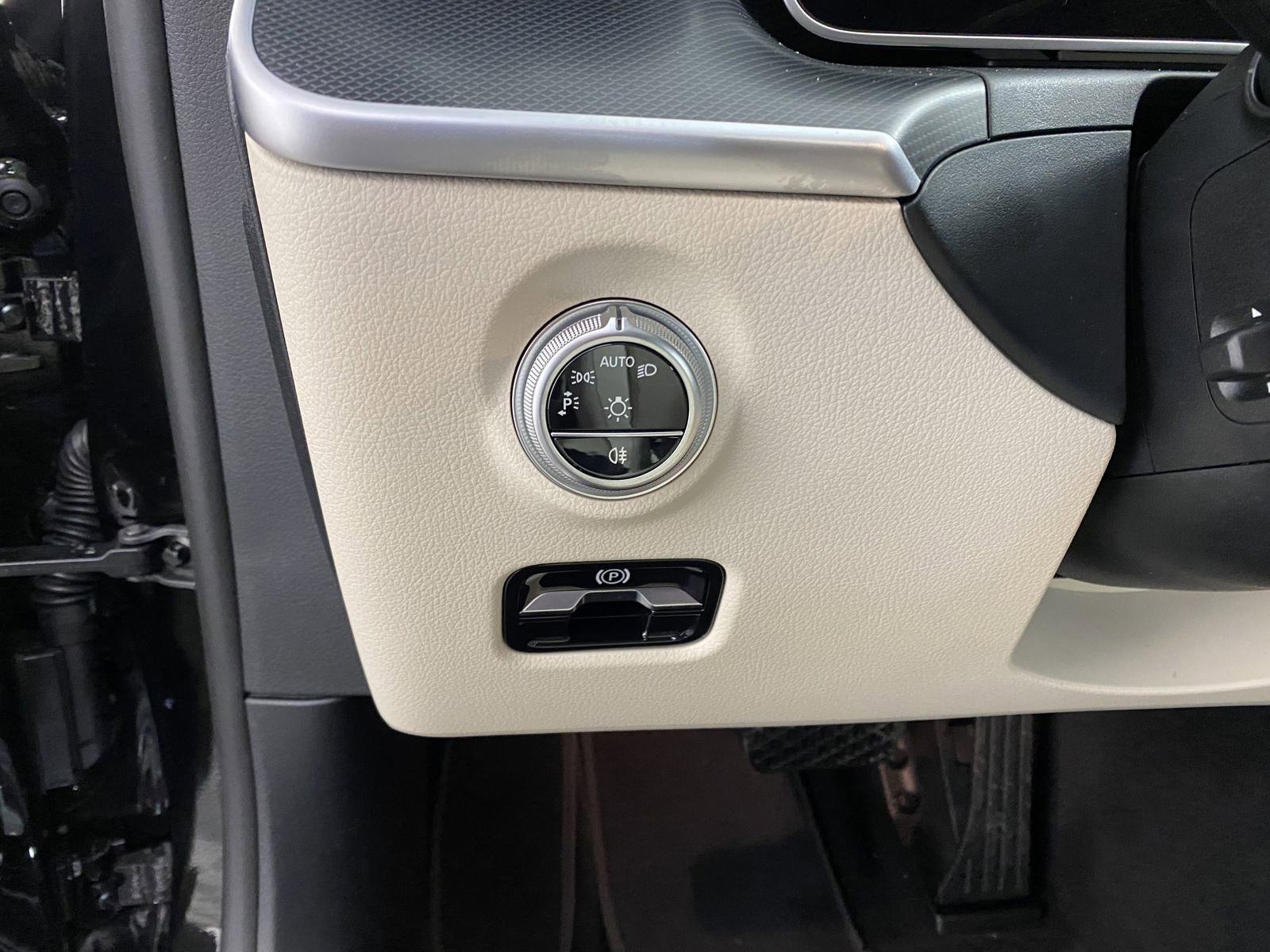 Certified 2025 Mercedes-Benz C 300 4MATIC Sedan image 16