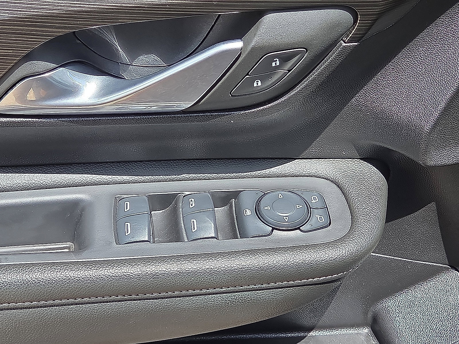 Used 2024 GMC Terrain SLE FWD image 22