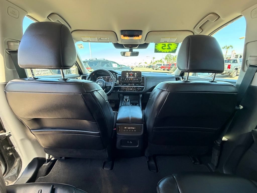 Used 2025 Nissan Pathfinder SL AWD/4WD image 13