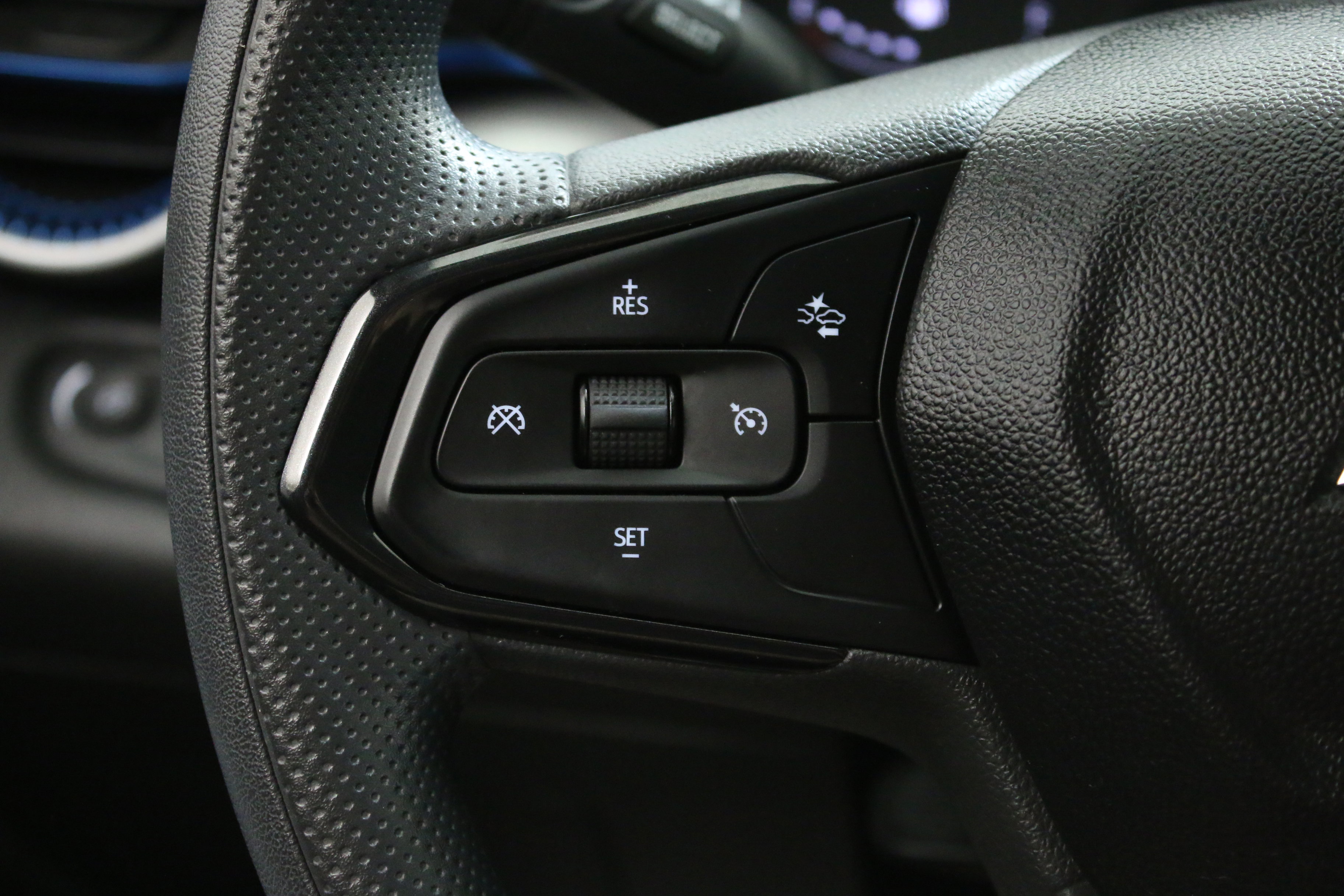 Used 2024 Chevrolet Trax LS w/ LS Convenience Package FWD image 13