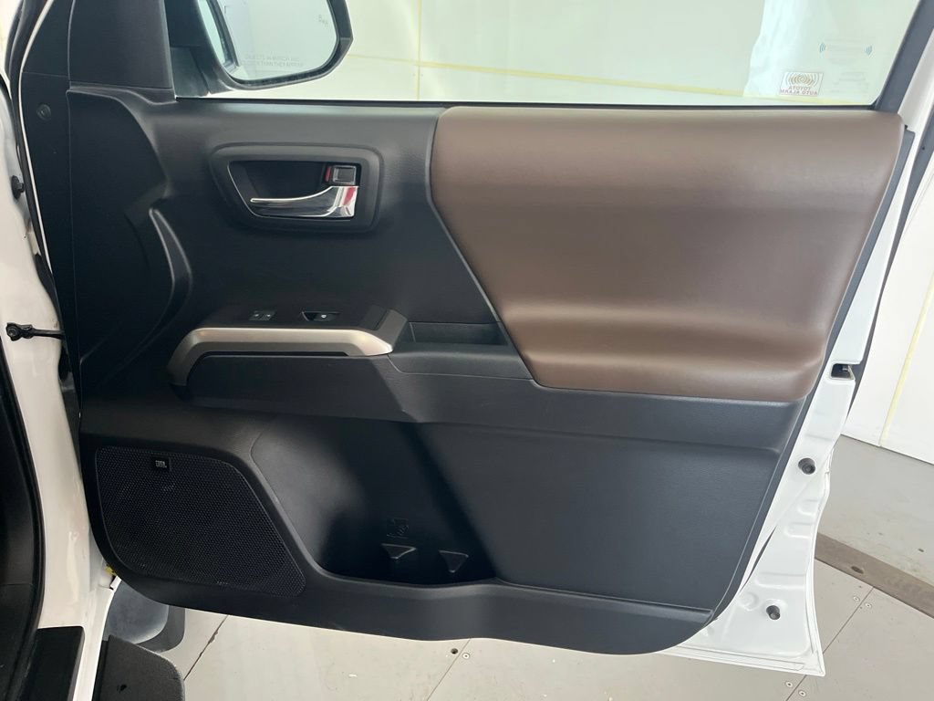 Used 2018 Toyota Tacoma Limited AWD/4WD image 29