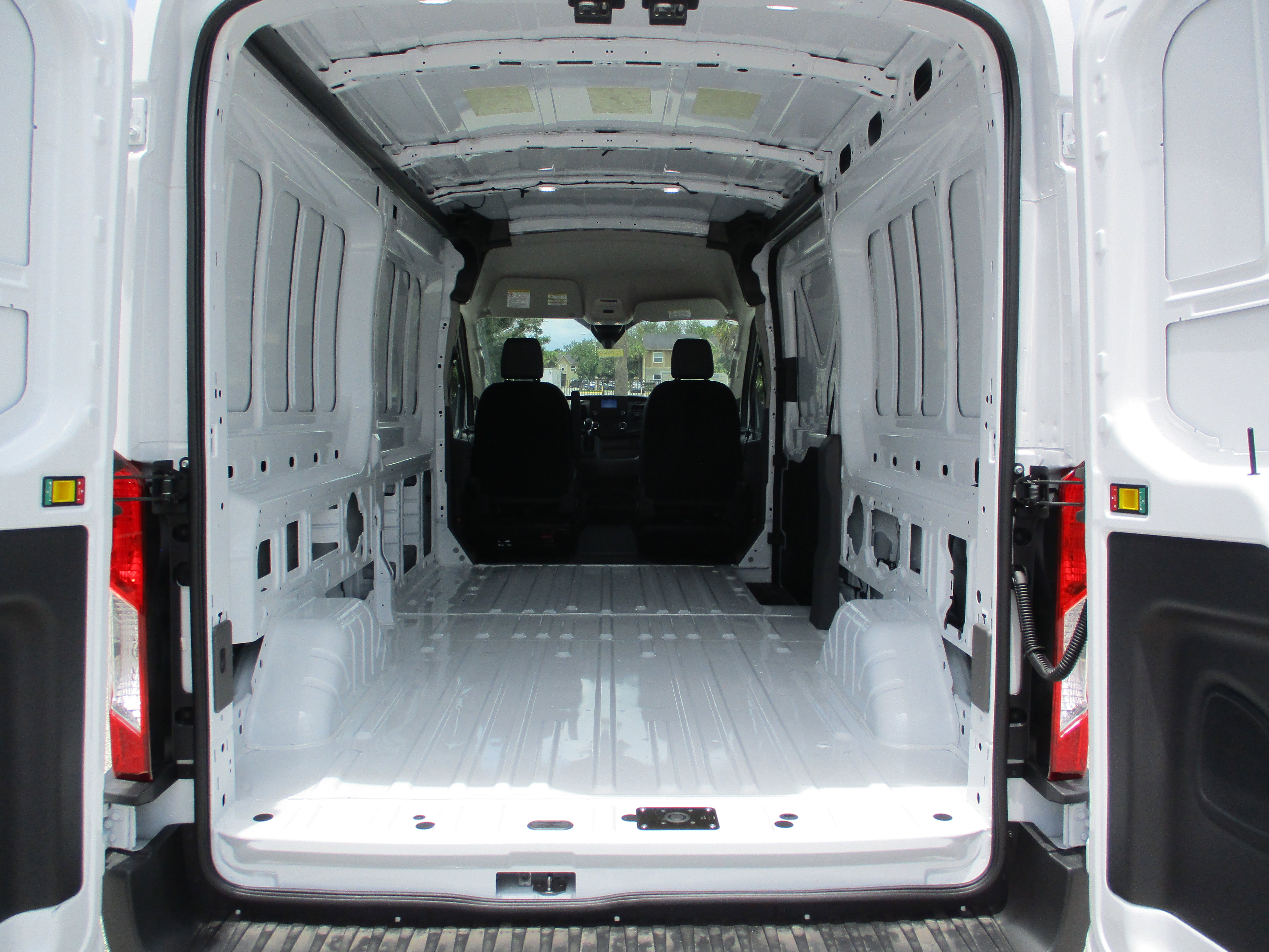 New 2025 Ford Transit 250 148 Medium Roof image 17