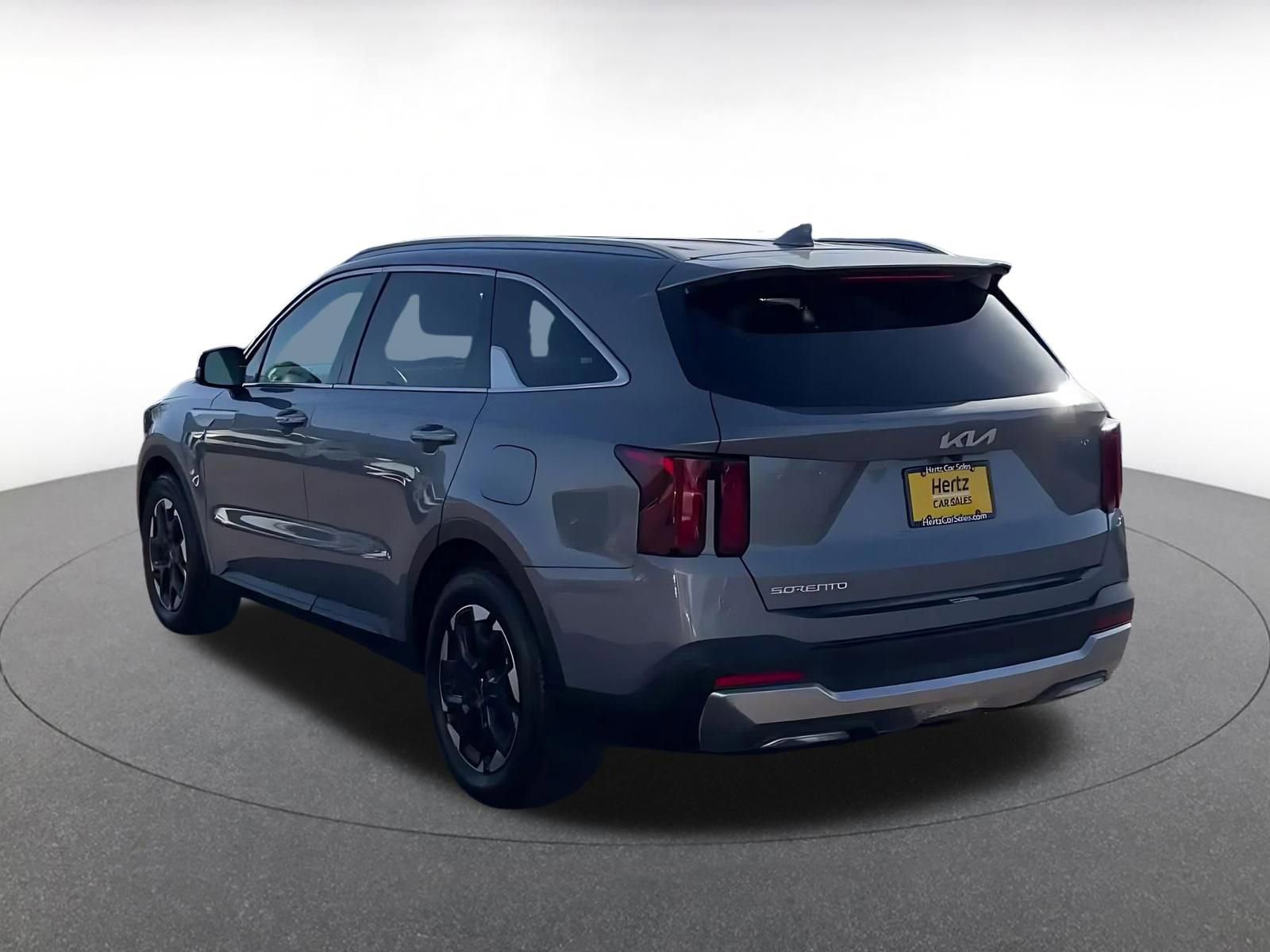 Used 2024 Kia Sorento S FWD image 11