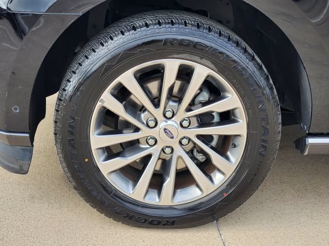 Used 2018 Ford Expedition Limited w/ Equipment Group 301A AWD/4WD image 17