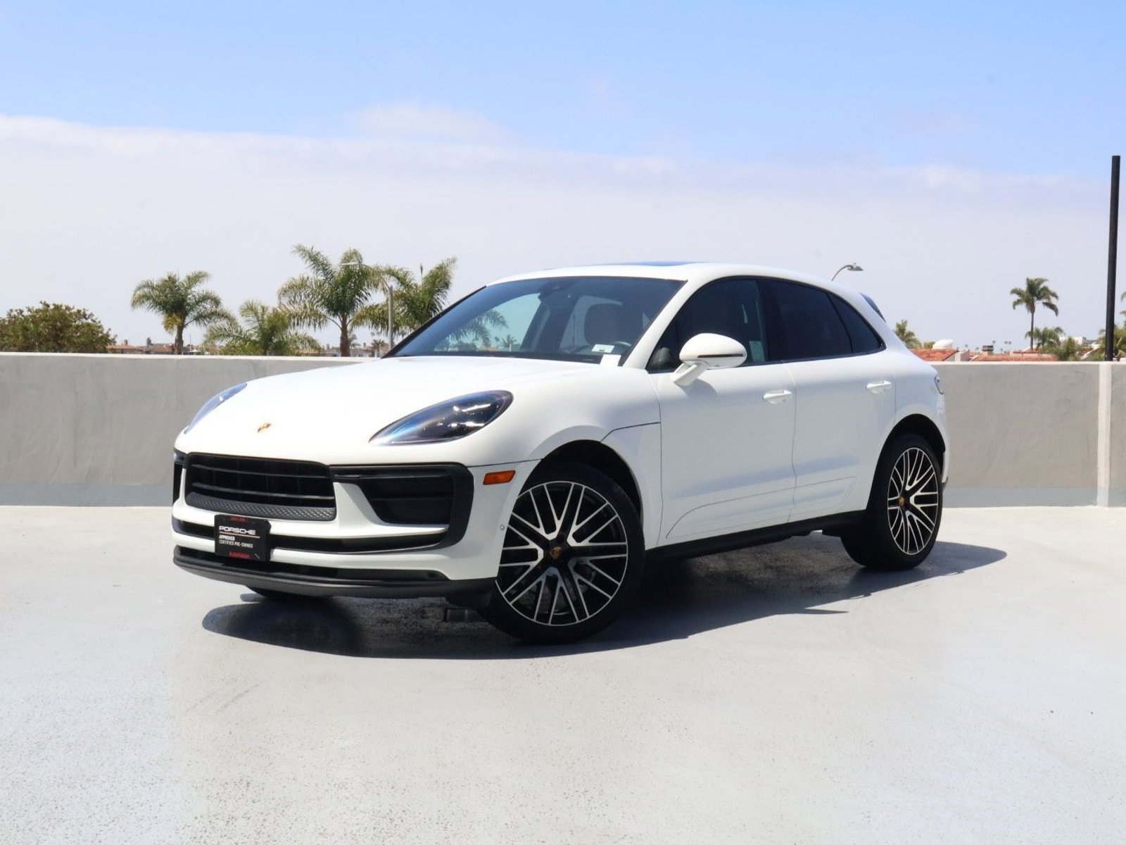 Certified 2022 Porsche Macan AWD/4WD image 1