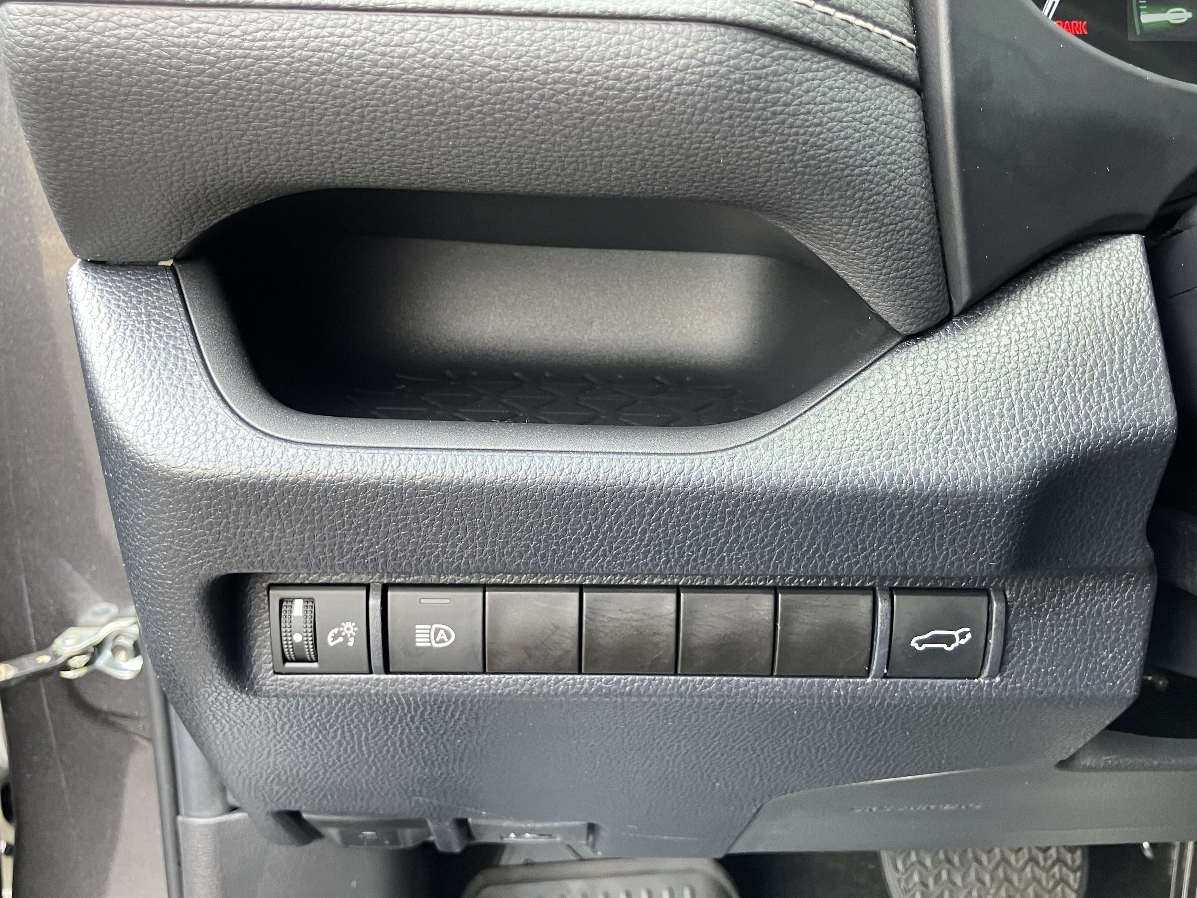 Used 2023 Toyota RAV4 XLE w/ Convenience Package FWD image 19