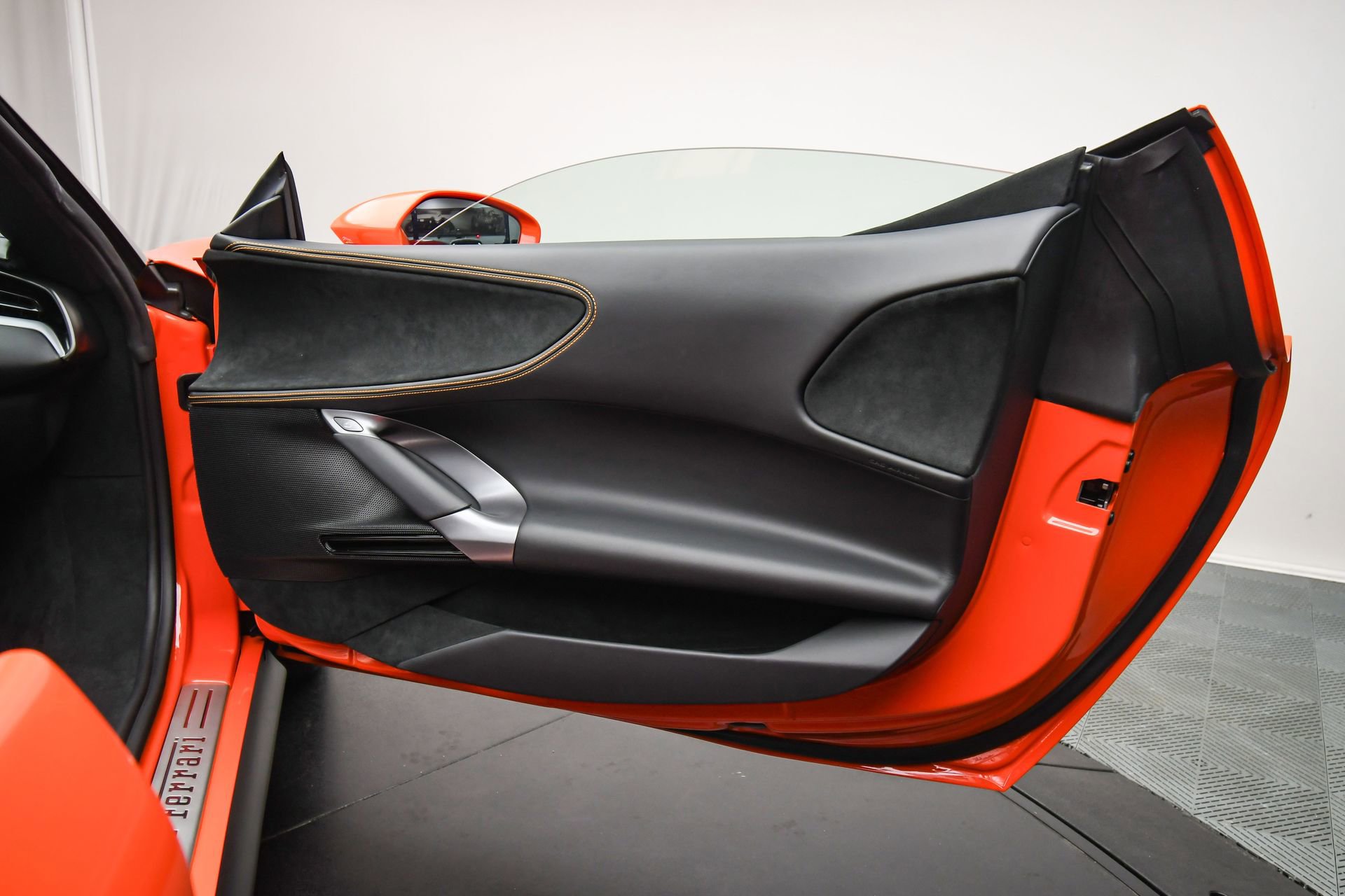 Used 2025 Ferrari SF90 Spider image 51