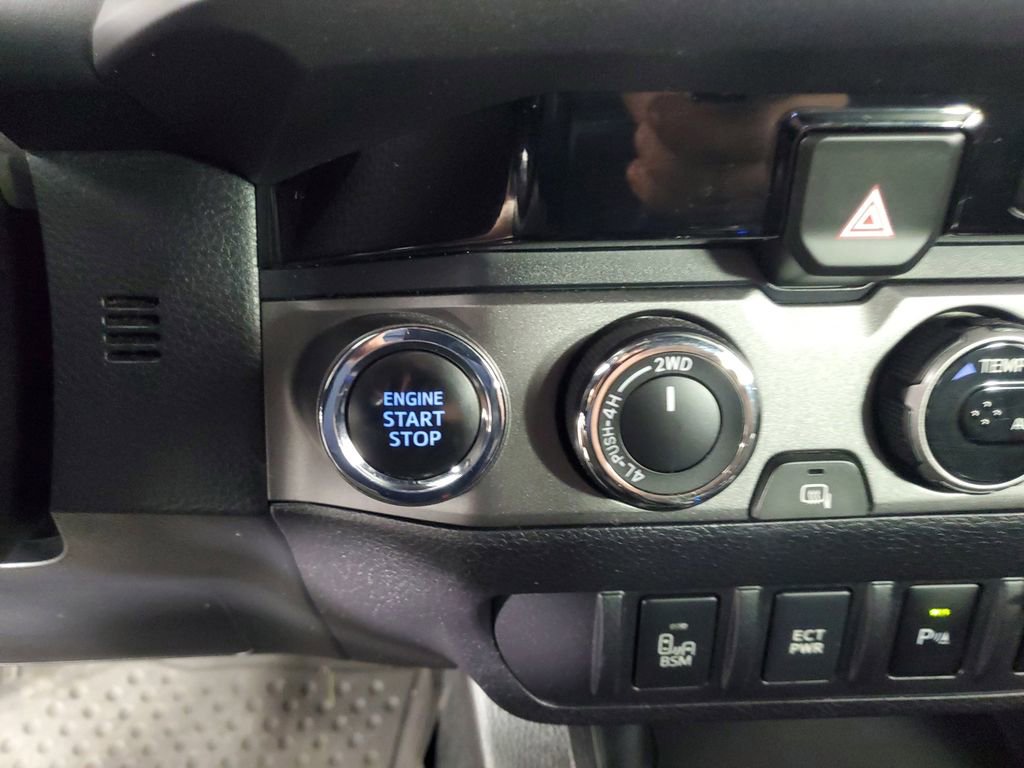 Used 2016 Toyota Tacoma TRD Sport AWD/4WD image 20