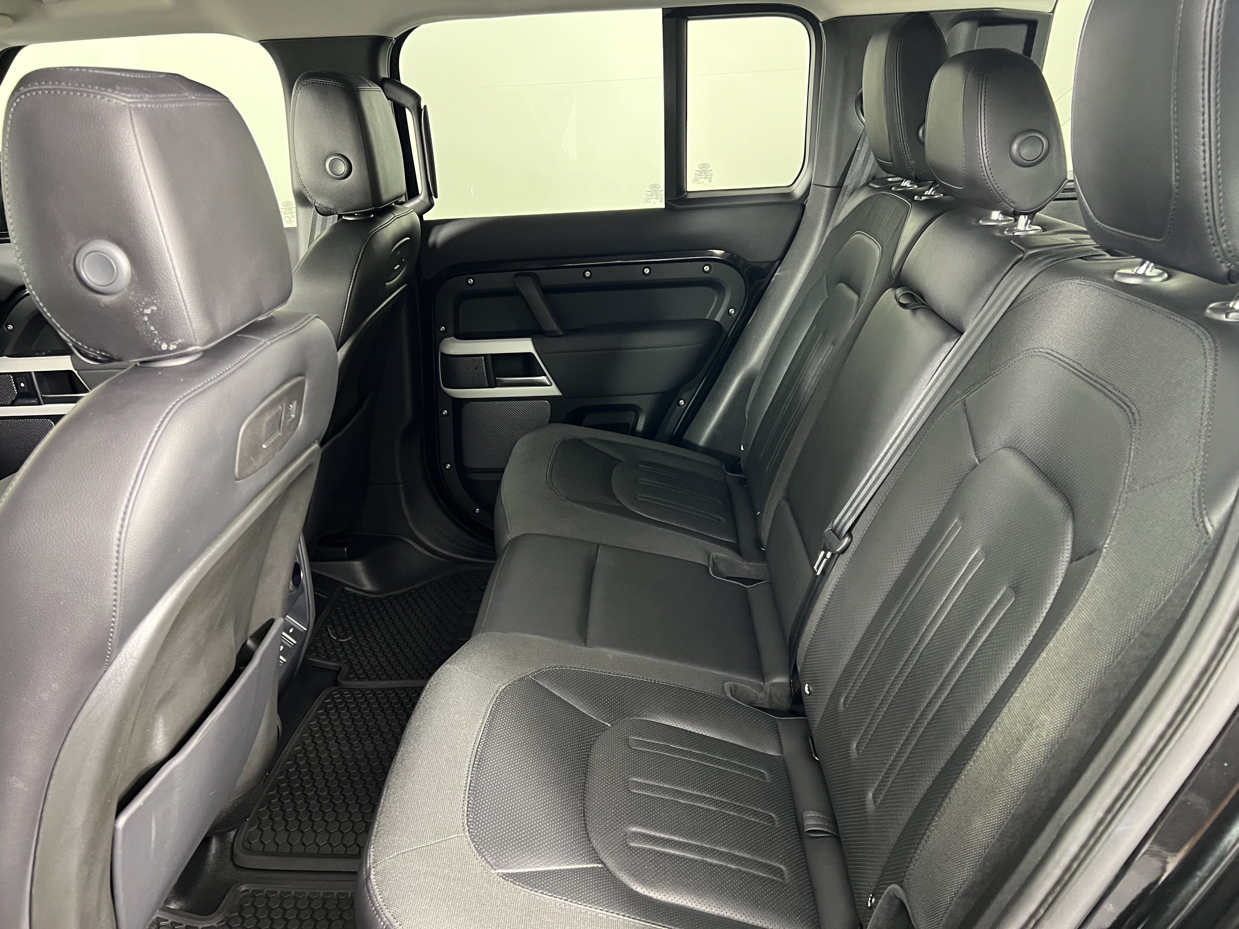 Used 2020 Land Rover Defender 110 SE AWD/4WD image 20