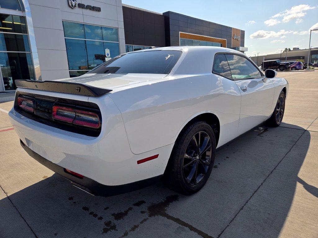 Used 2020 Dodge Challenger SXT w/ Blacktop Package AWD/4WD image 3