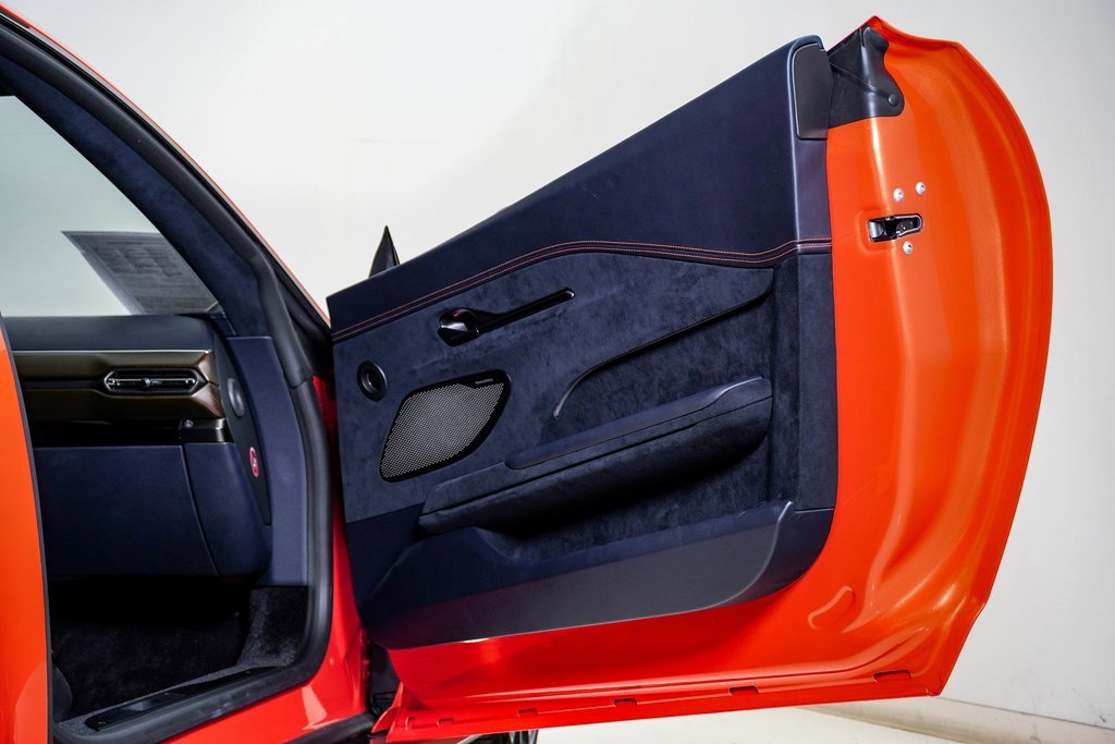 Used 2025 Aston Martin V8 Vantage Coupe image 19