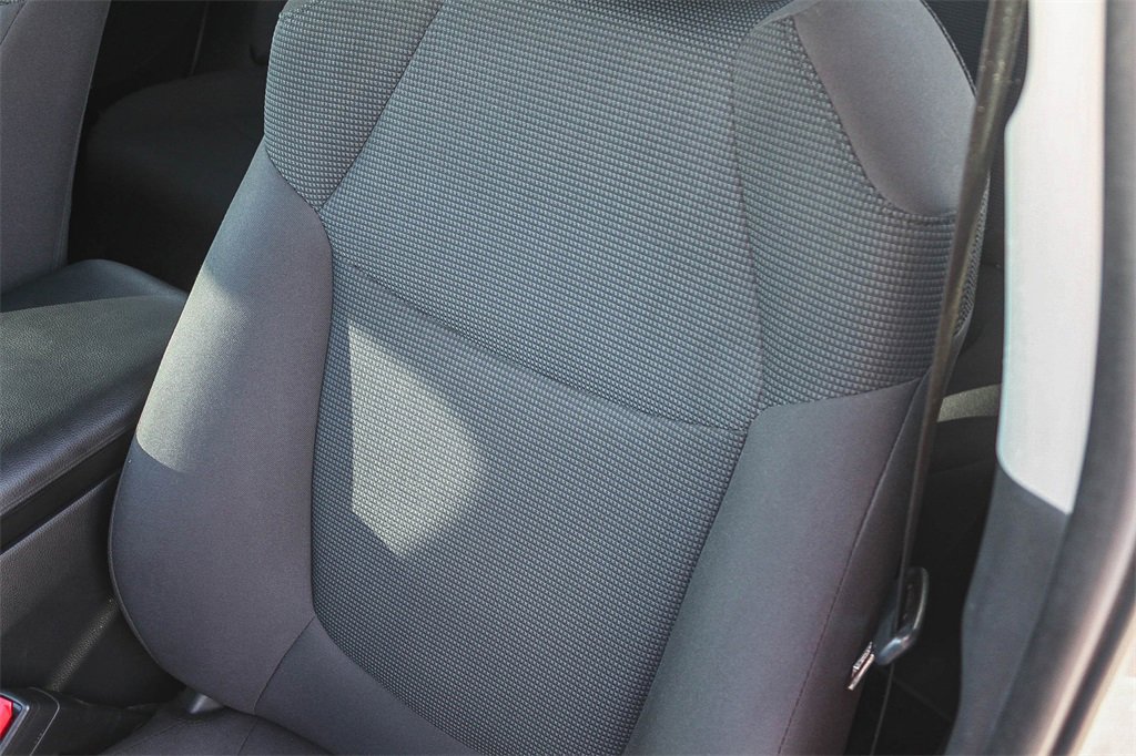 Used 2021 Toyota RAV4 LE image 30