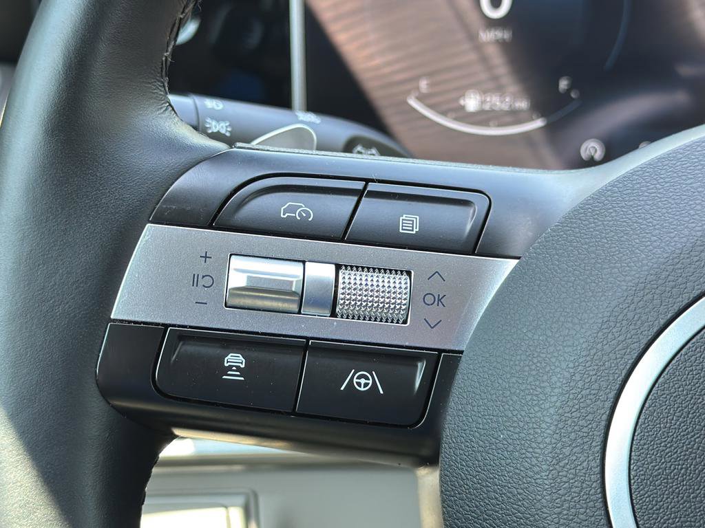 Certified 2025 Hyundai Tucson Limited FWD image 27