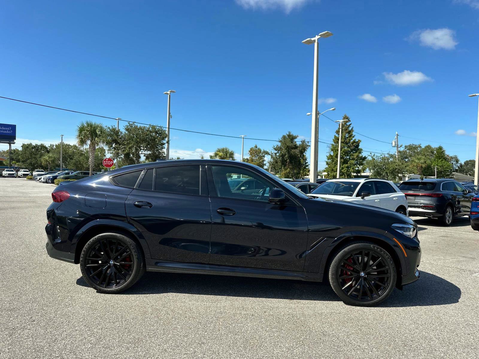 Used 2023 BMW X6 xDrive40i w/ M Sport Package image 3