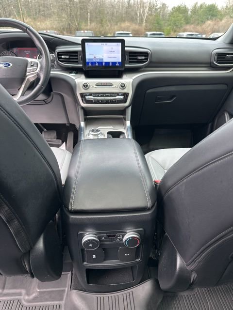 Used 2021 Ford Explorer XLT w/ XLT Sport Appearance Package image 17