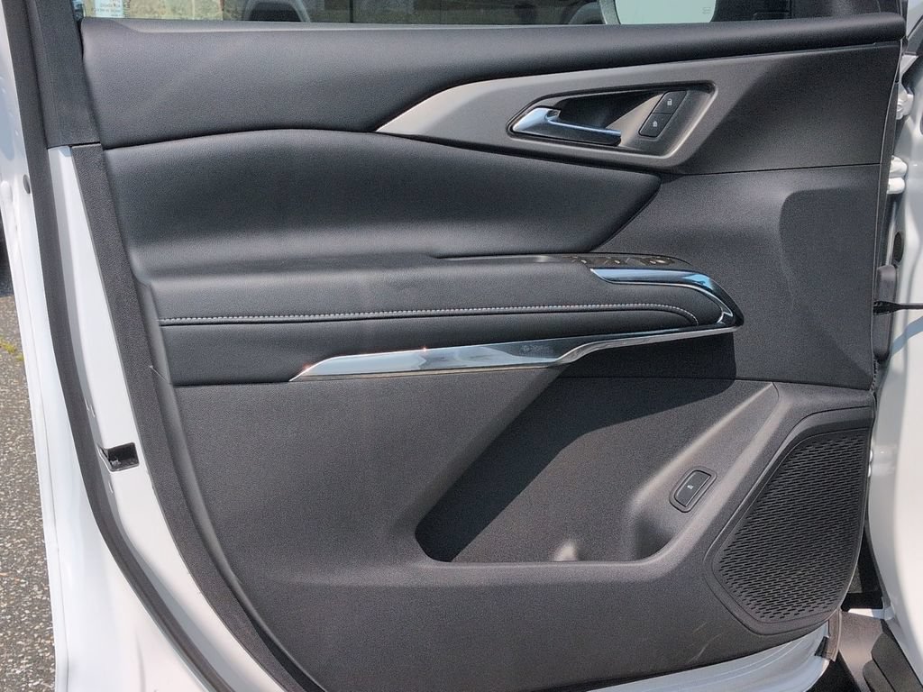 New 2026 Chevrolet Traverse LT w/ LPO, Floor Liner Package AWD/4WD image 23