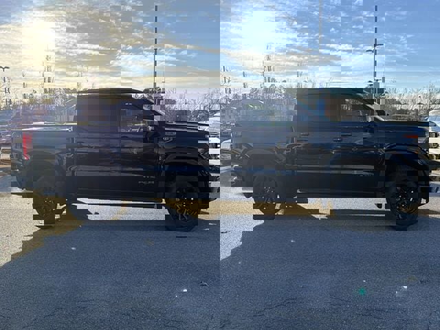 Used 2022 GMC Sierra 1500 AT4X image 2