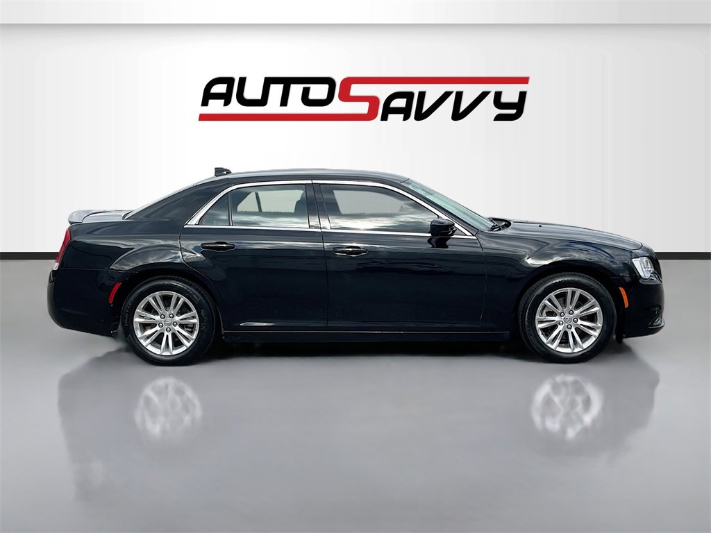 Used 2021 Chrysler 300 Touring w/ Driver Convenience Group image 8