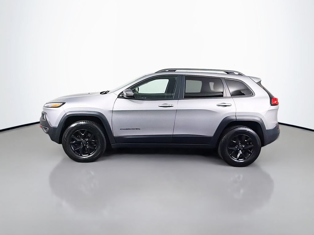 Used 2017 Jeep Cherokee Trailhawk AWD/4WD image 4