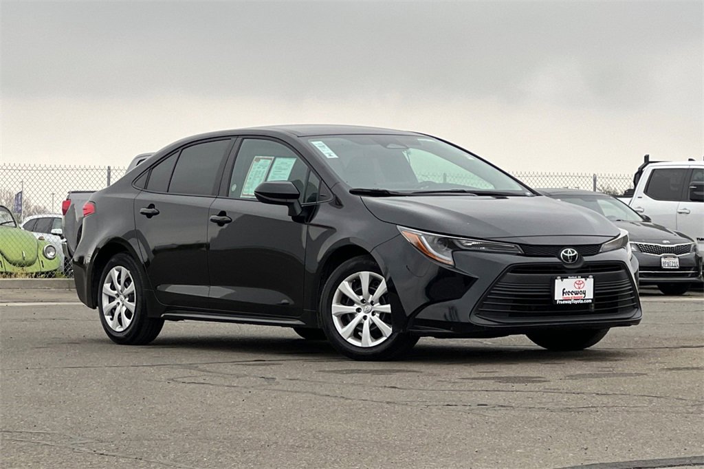 Certified 2025 Toyota Corolla LE image 2