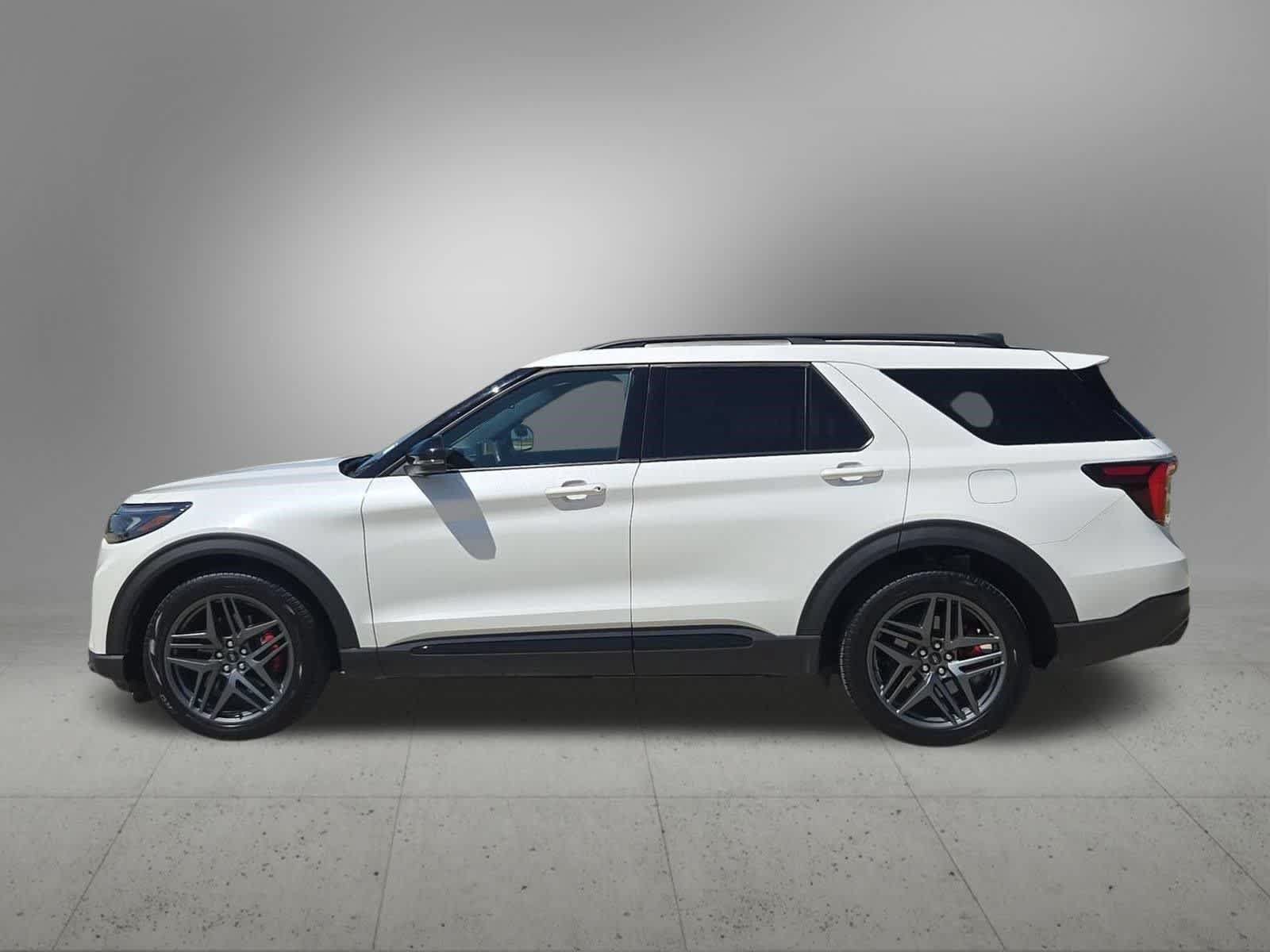 Used 2025 Ford Explorer ST AWD/4WD image 3