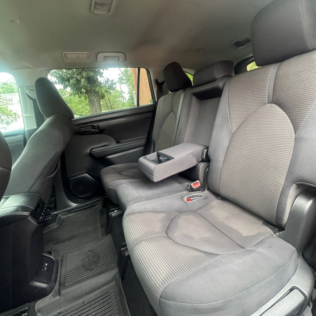 Used 2022 Toyota Highlander L image 12