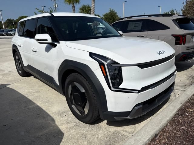 Certified 2024 Kia EV9 Light Long Range RWD image 2