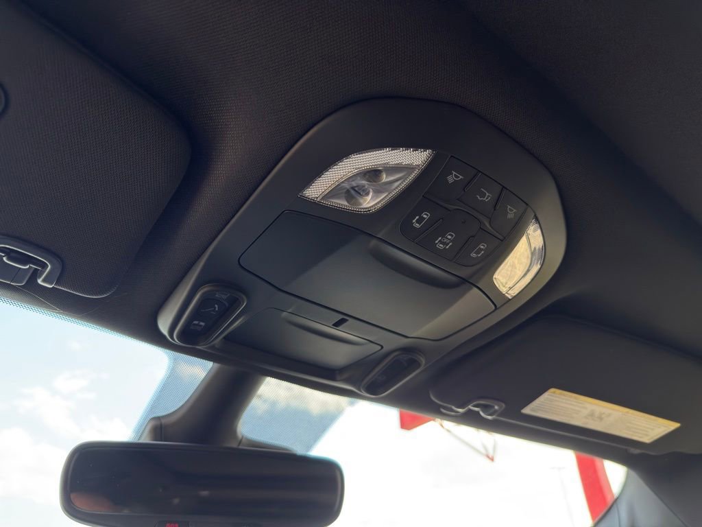 New 2027 Chrysler Pacifica Limited FWD image 31