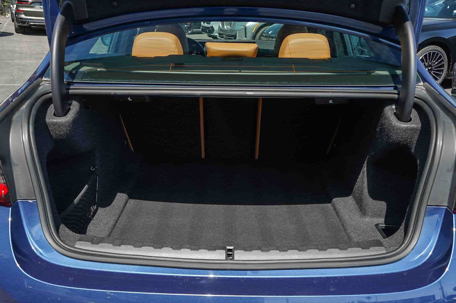 Used 2023 BMW 330i Sedan w/ Premium Package RWD image 29
