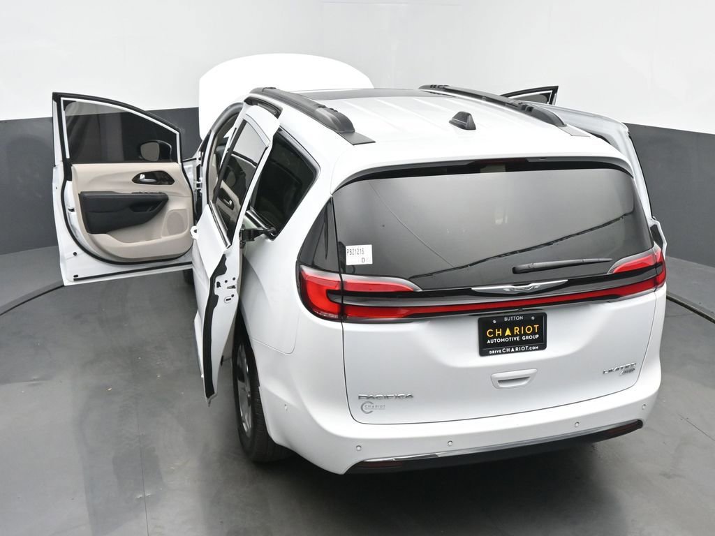 Used 2023 Chrysler Pacifica Limited AWD/4WD image 62