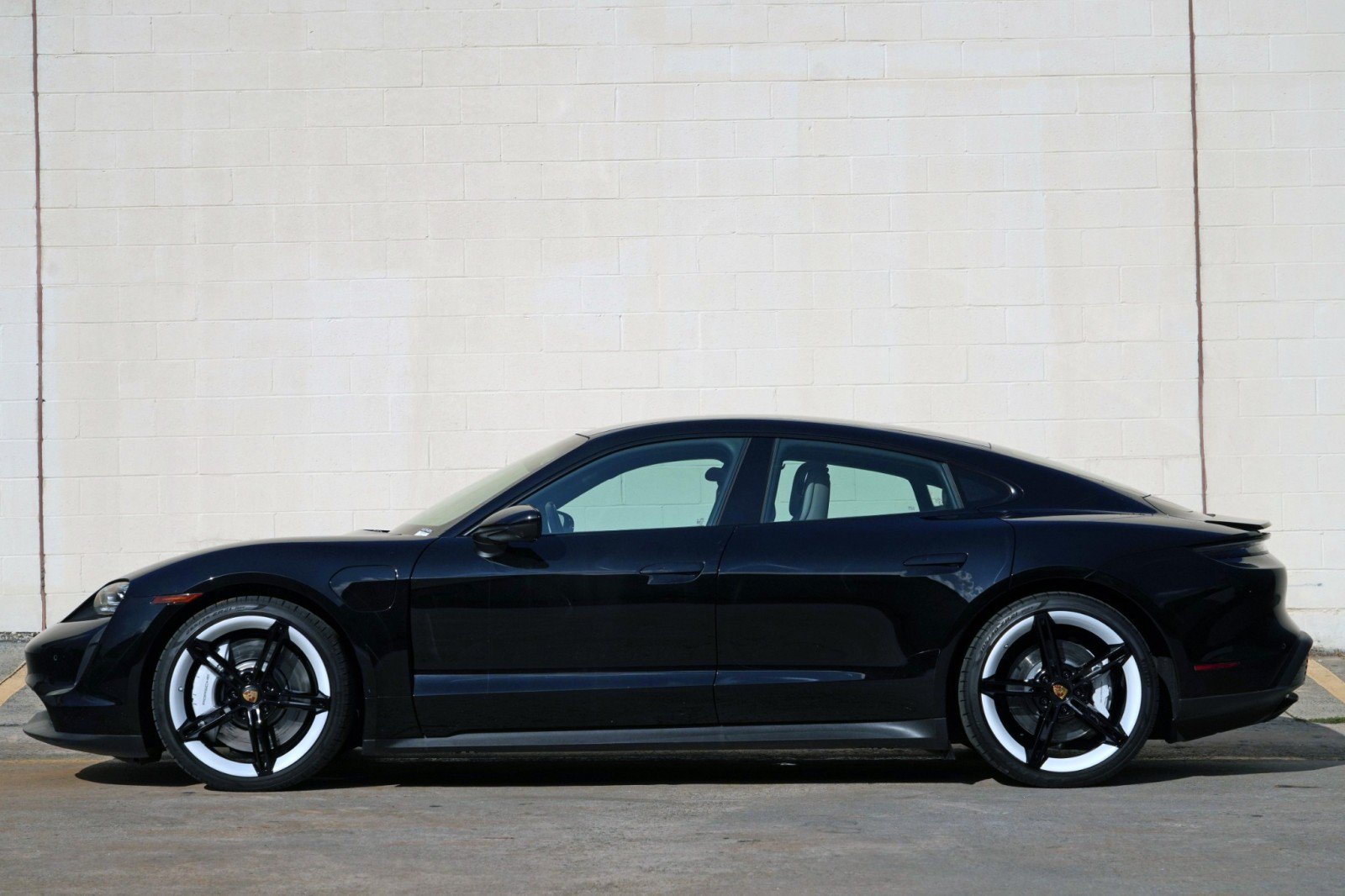 Used 2022 Porsche Taycan RWD image 9