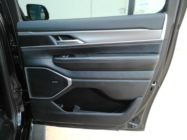 Used 2025 Jeep Wagoneer L Series II AWD/4WD image 25