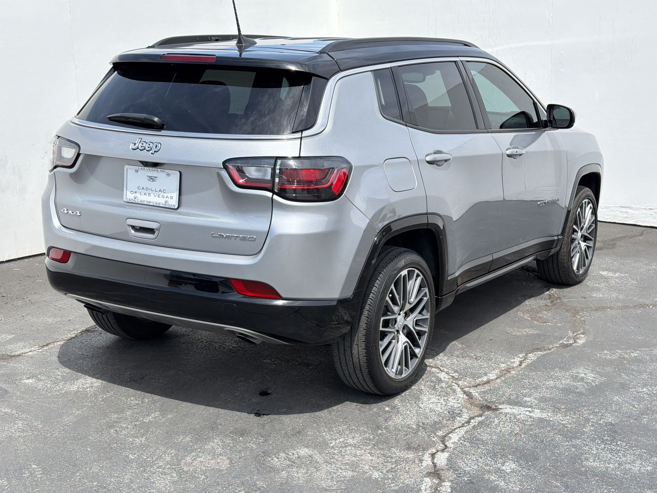 Used 2023 Jeep Compass Limited w/ Elite Group AWD/4WD image 8