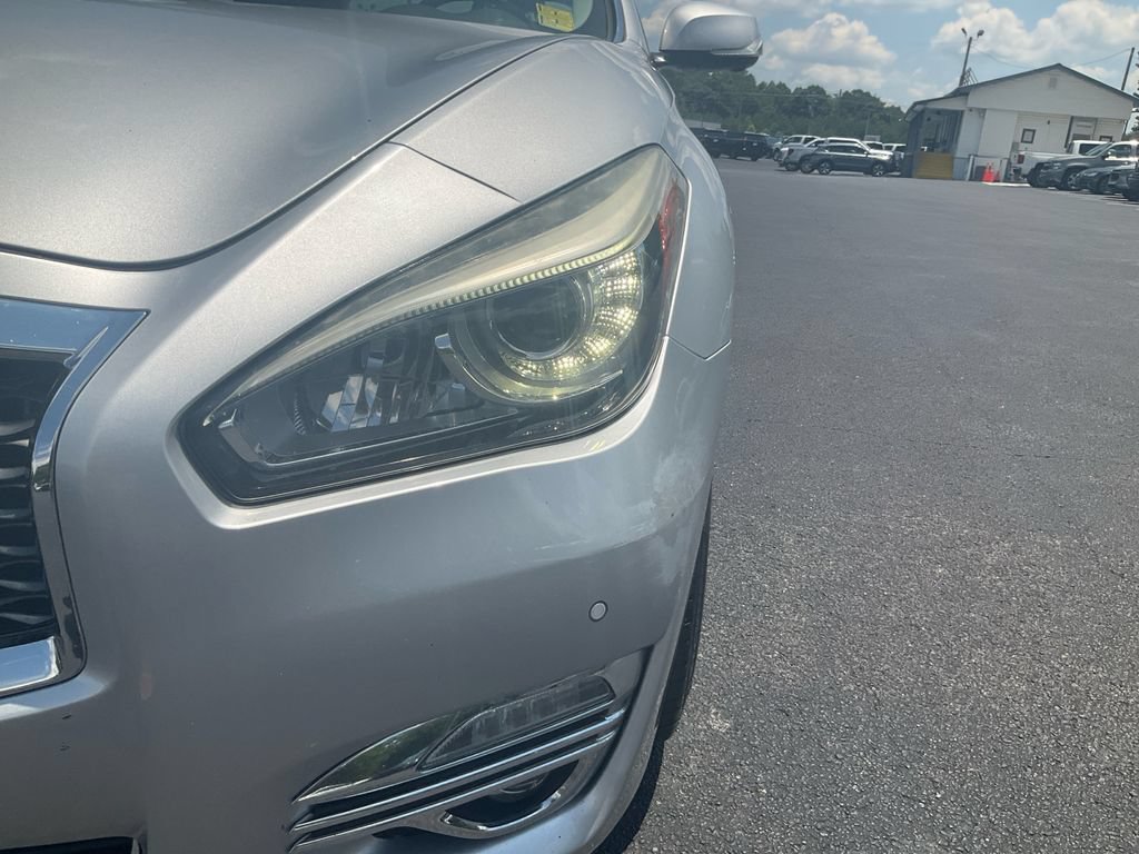 Used 2016 INFINITI Q70 L 3.7 w/ Deluxe Touring Package RWD image 9