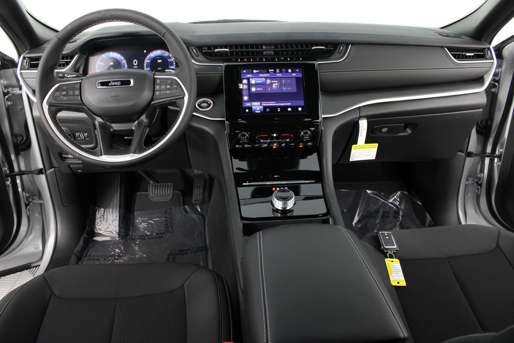 New 2026 Jeep Grand Cherokee Laredo AWD/4WD image 9