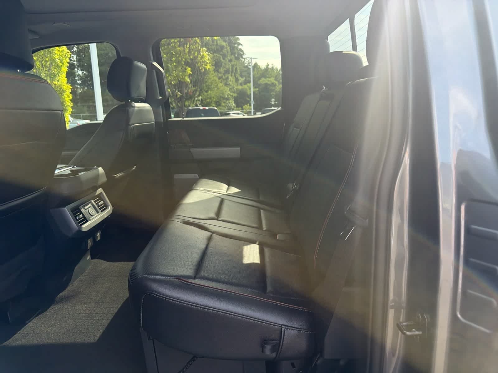 Used 2024 Ford F250 Lariat w/ Lariat Ultimate Package AWD/4WD image 14