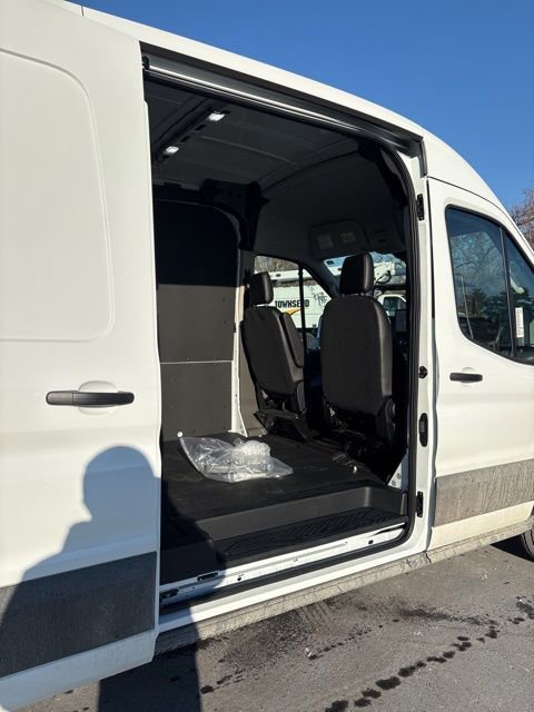New 2026 Ford Transit 250 148 Medium Roof w/ Load Area Protection Package RWD image 16