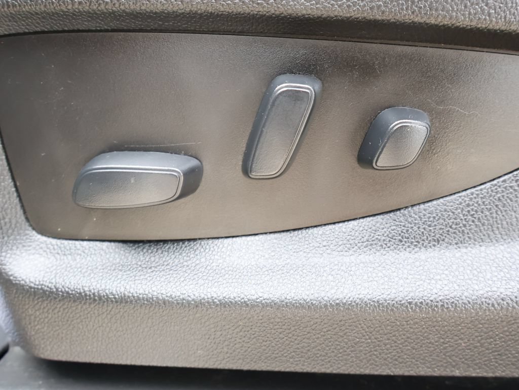 Used 2019 Chevrolet Tahoe LT w/ Luxury Package AWD/4WD image 15