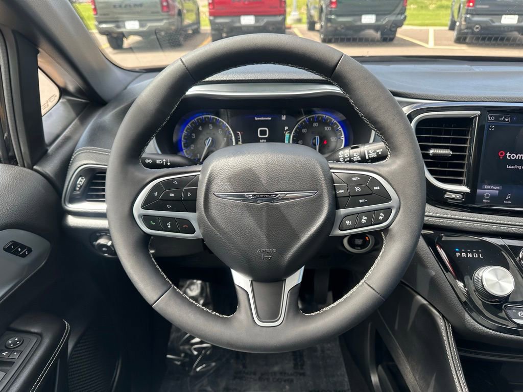 Certified 2026 Chrysler Pacifica Limited AWD/4WD image 26