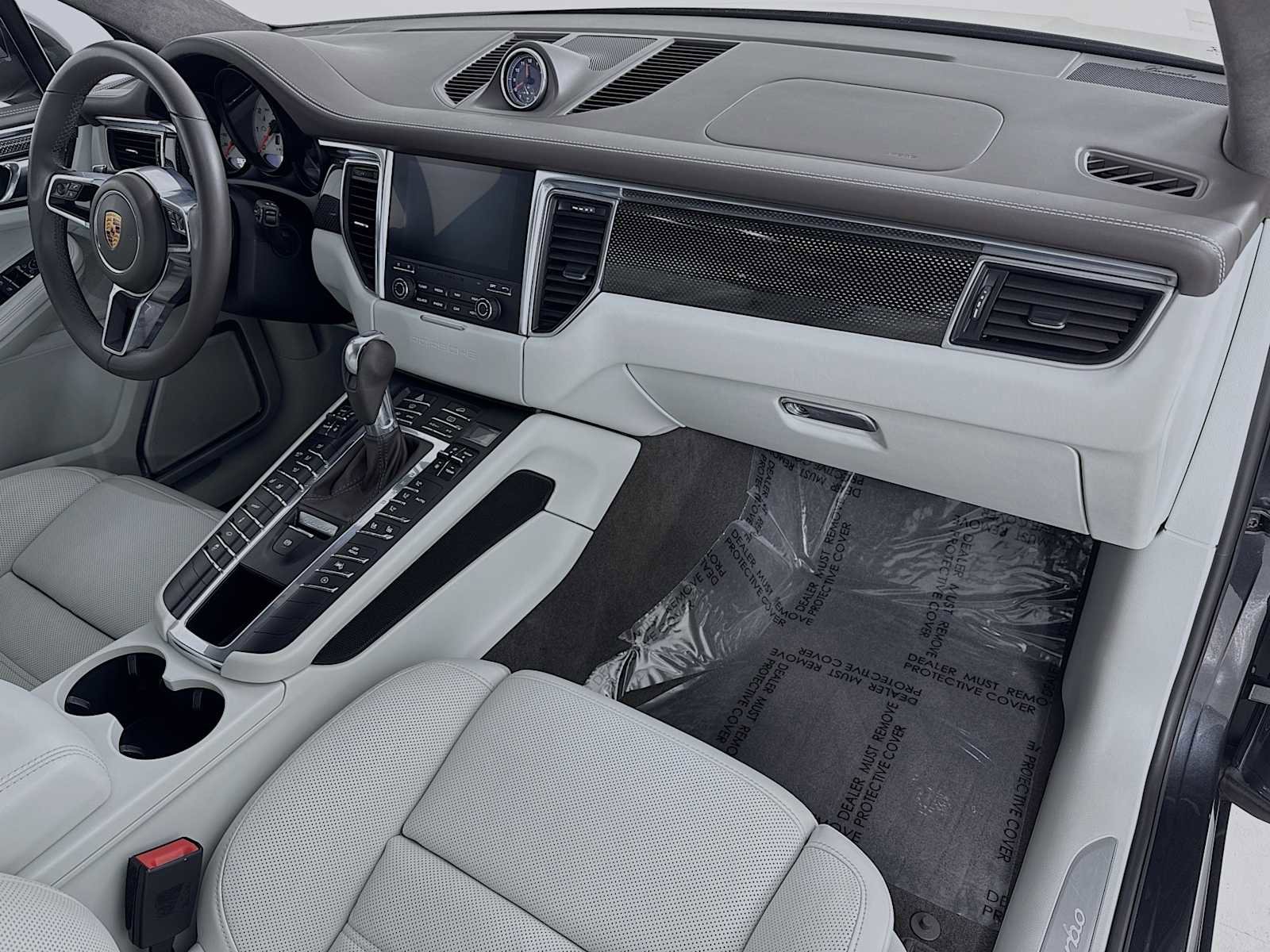 Used 2018 Porsche Macan Turbo image 31