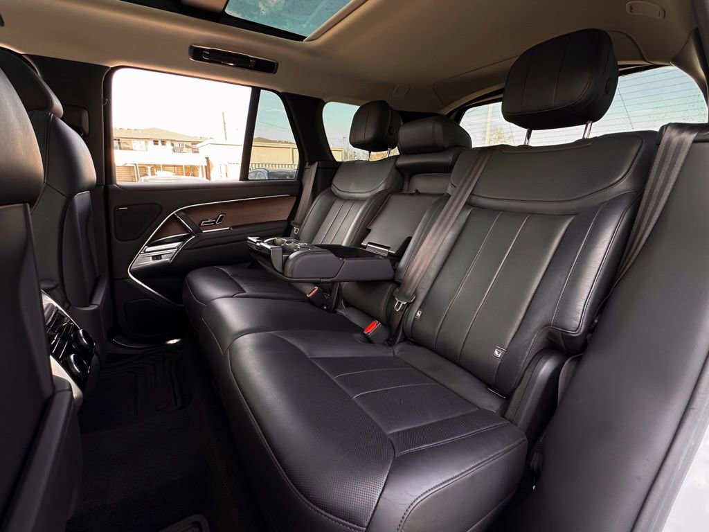 Used 2023 Land Rover Range Rover SE image 23