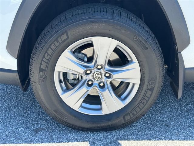 Used 2023 Toyota RAV4 XLE AWD/4WD image 9