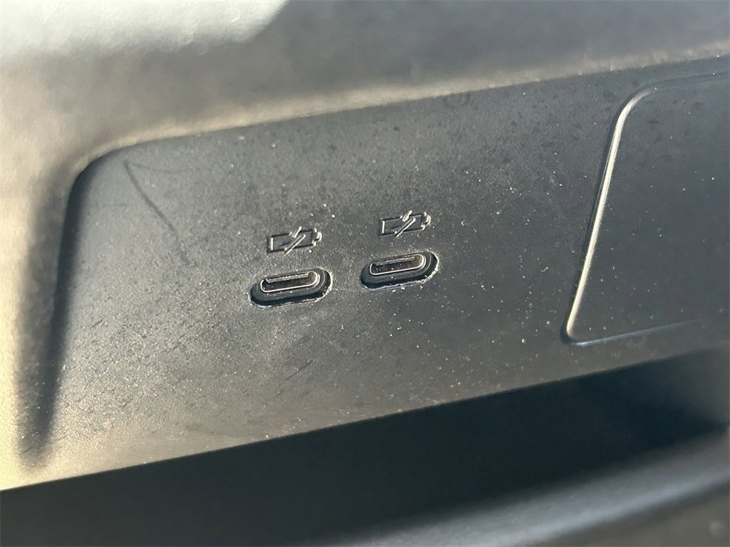 Used 2025 Chevrolet Traverse LT image 21