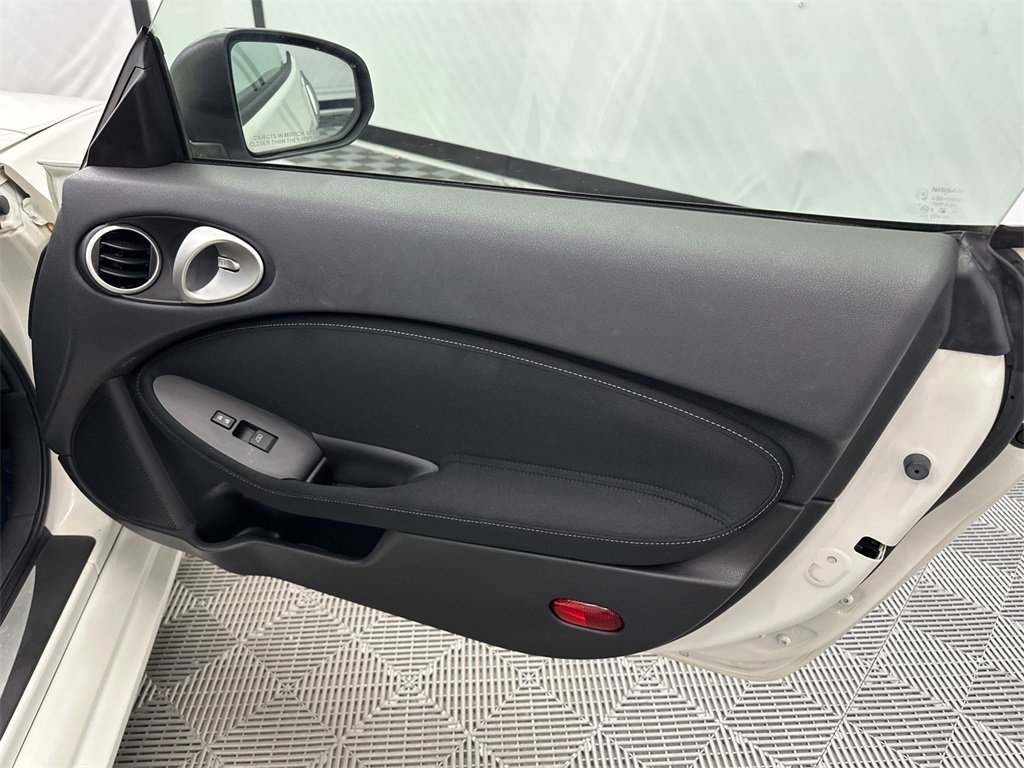Used 2016 Nissan 370Z Coupe image 14